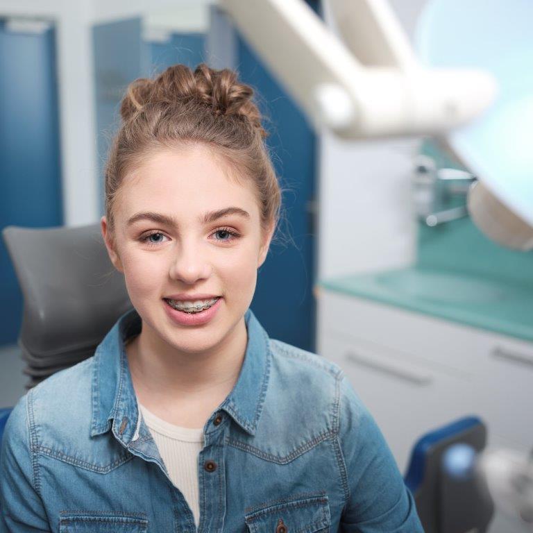 Mehr Informationen zum Thema: Kinder&shy;zahn&shy;heil&shy;kunde und Kiefer&shy;ortho&shy;pädie