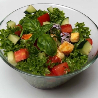 Mehr Informationen zum Thema: Sommer&shy;salat mit Knusper&shy;würfel